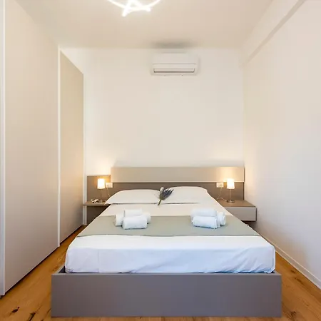 Apartment Piazza Dante - Happy