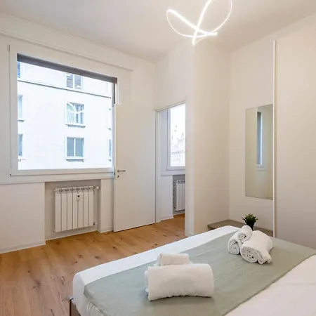 Apartment Piazza Dante - Happy *