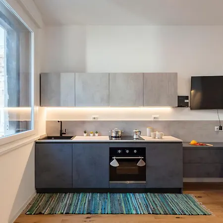 Piazza Dante - Happy Apartment
