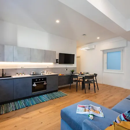 Piazza Dante - Happy Apartment Genoa