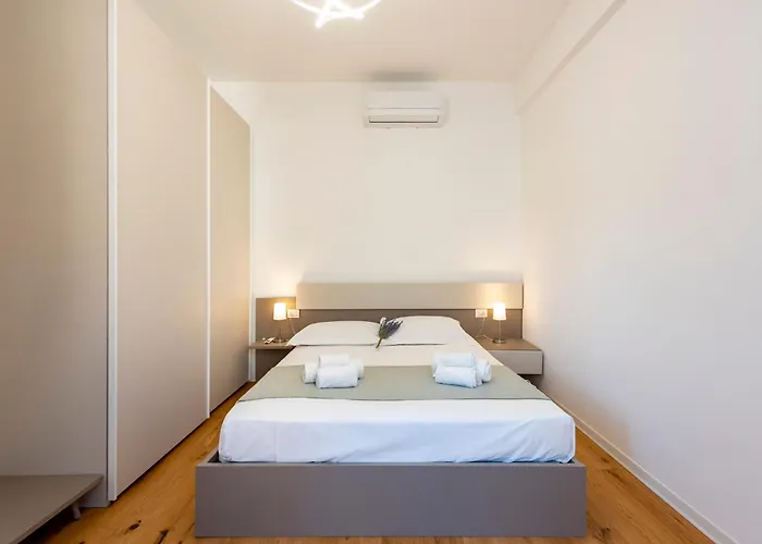 Apartment Piazza Dante - Happy
